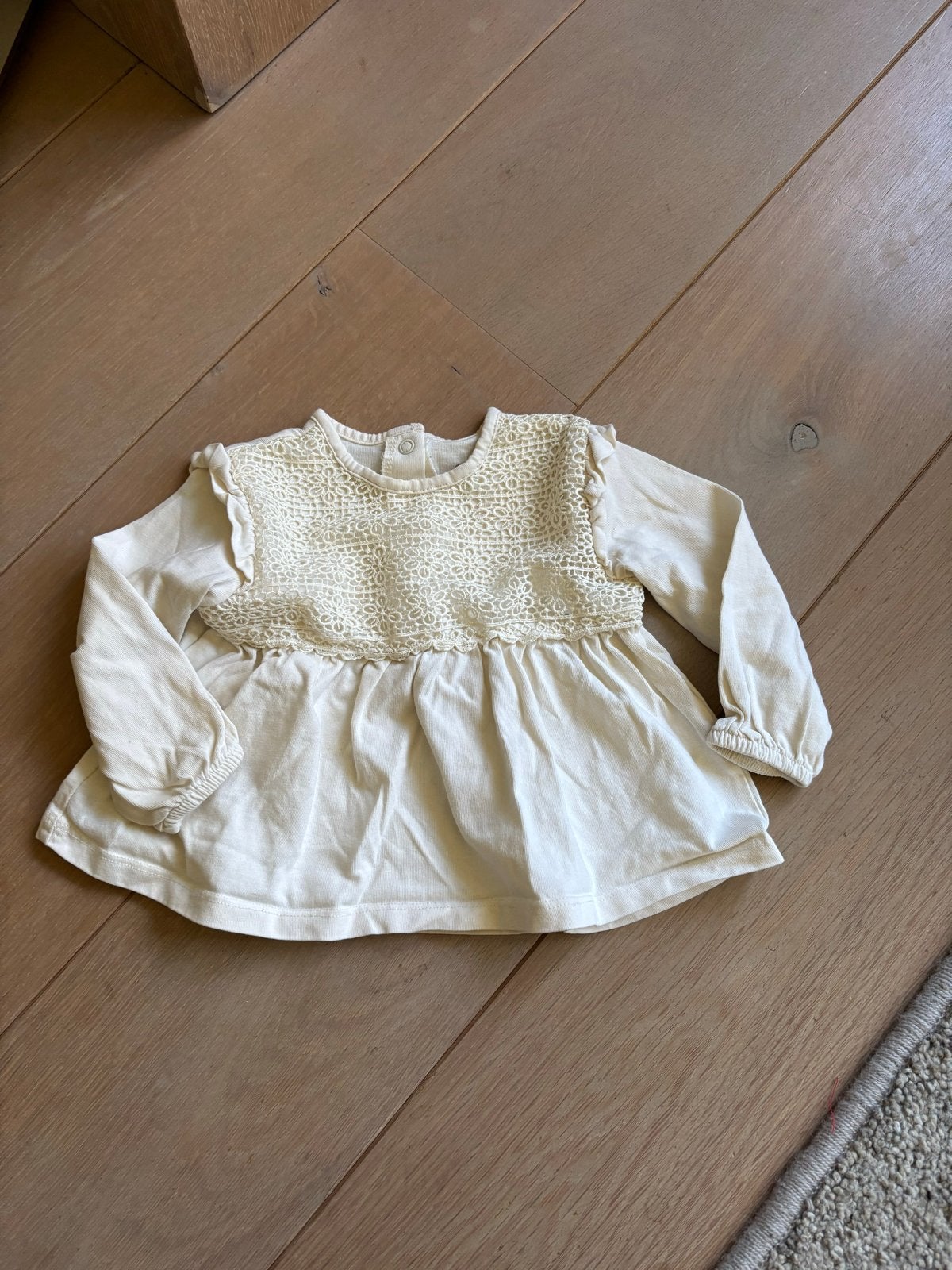C&A jurkje crème kleurig. Maat 74, Kinderen en Baby's, Babykleding | Maat 86, Ophalen of Verzenden, Zo goed als nieuw, Meisje