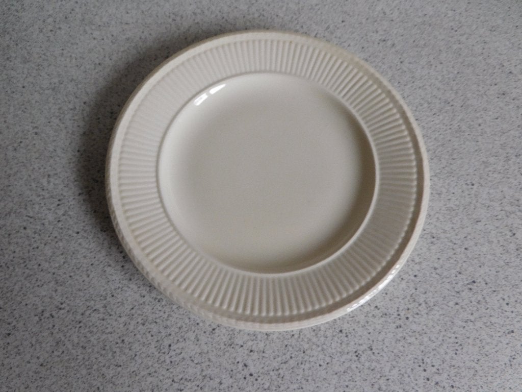Wedgwood Edme - Bord 18 cm, Huis en Inrichting, Klassiek, Ophalen of Verzenden, Zo goed als nieuw, Bord(en)