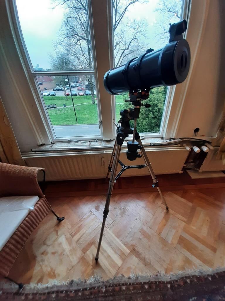 Celestron AstroMaster 114 EQ telescoop, Ophalen, Met statief, Spiegeltelescoop (reflector), Zo goed als nieuw