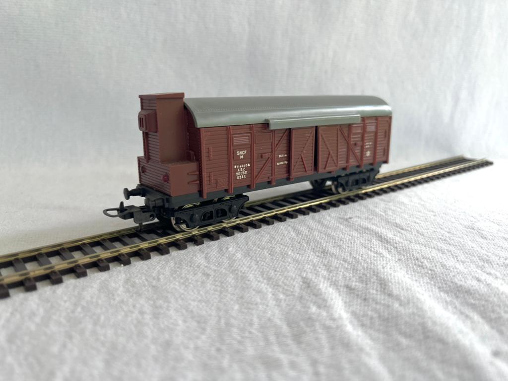 Lima SNCF gesloten goederenwagon H0, Hobby en Vrije tijd, Modeltreinen | H0, Gebruikt, Gelijkstroom, Wagon, Ophalen of Verzenden