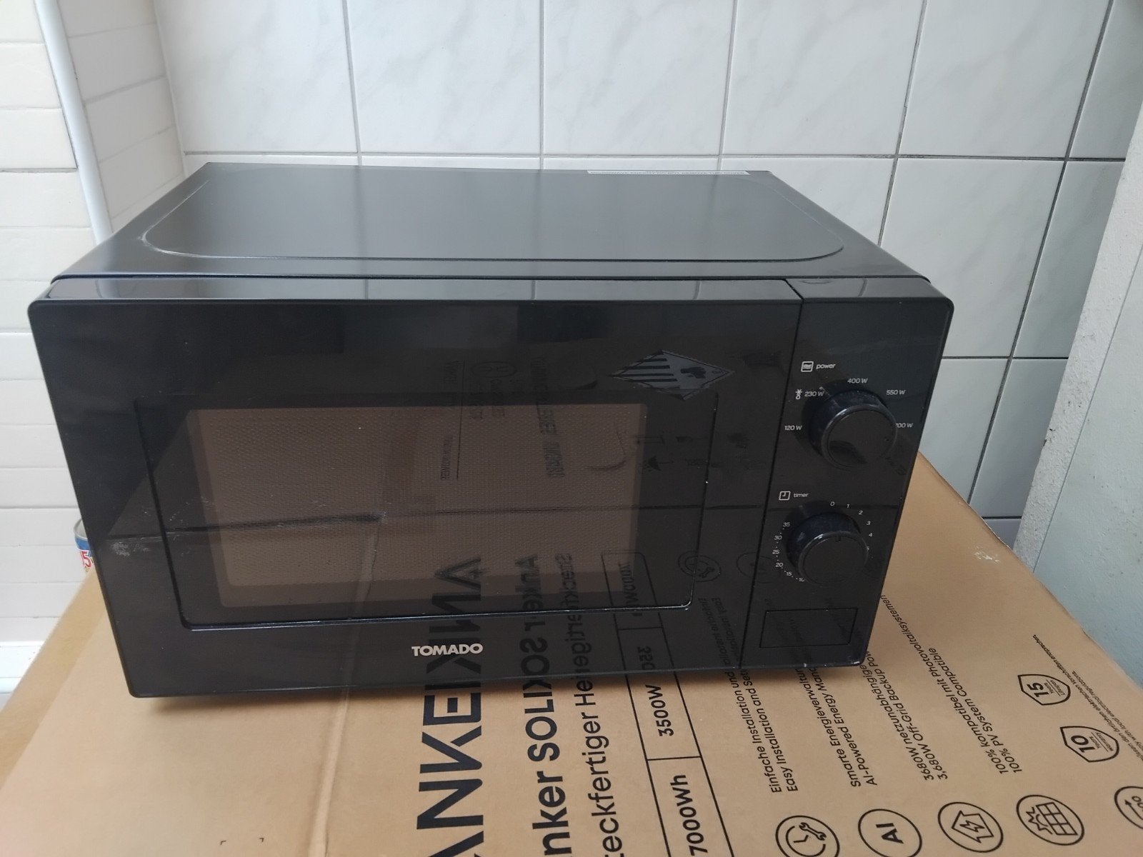 Tomado Magnetron - Zwart - Zo goed als nieuw, Ophalen, Minder dan 45 cm, Draaiplateau, Vrijstaand