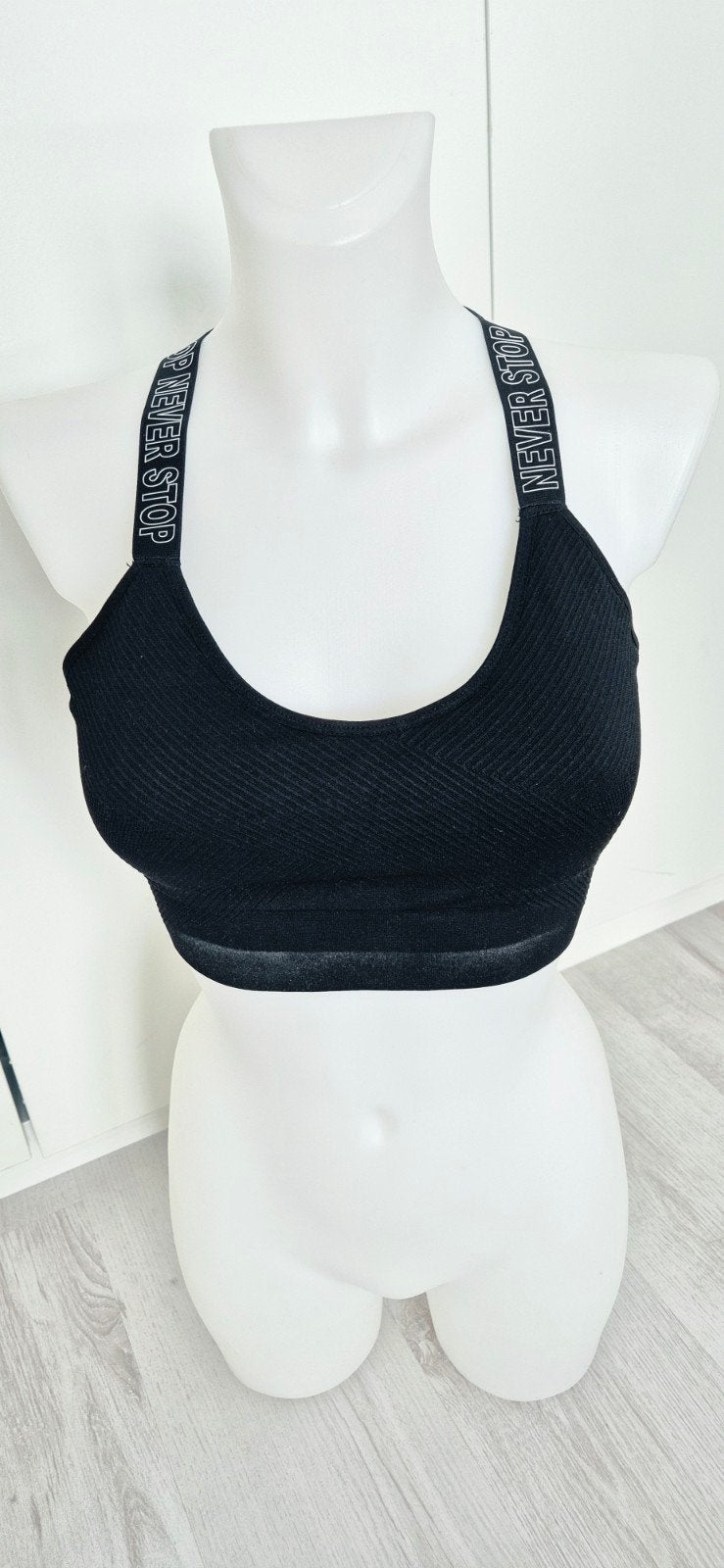 Mooie sport BH - Nieuw, nooit gedragen (S/M), Ophalen of Verzenden, Nieuw, Maat 36 (S), Zwart