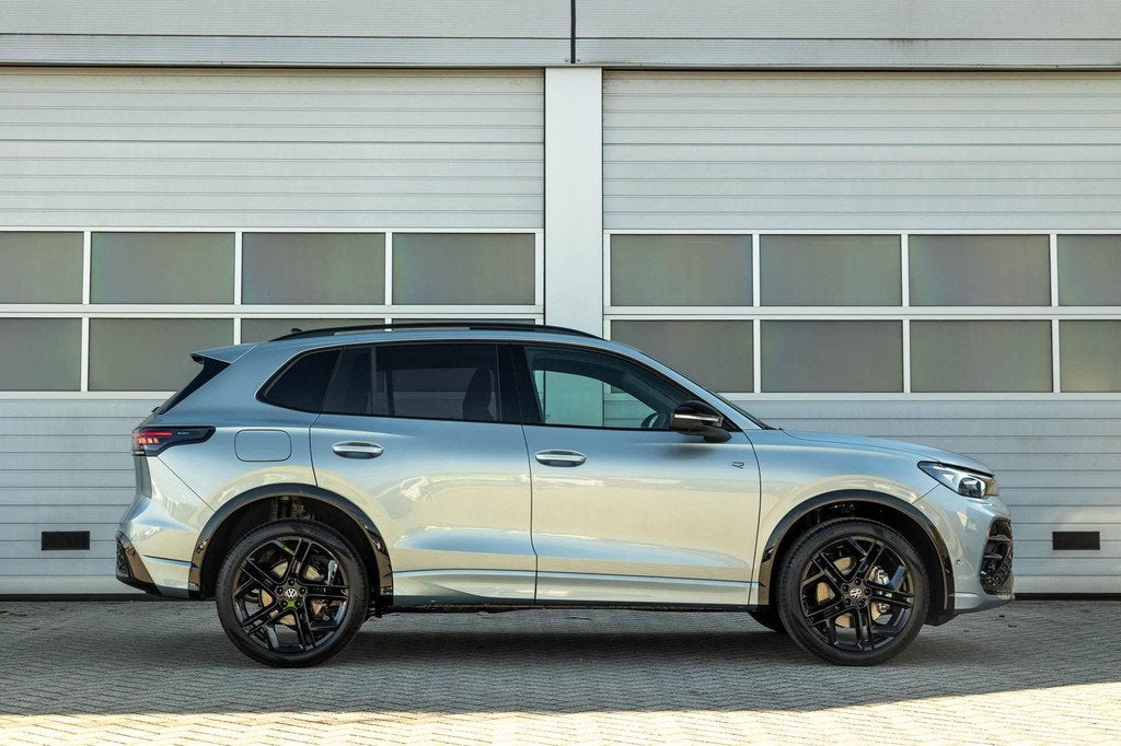 Volkswagen Tiguan 1.5 204pk eHybrid R-Line Edition | Assiste, Auto's, Volkswagen, 12 maanden, Stof, 1498 cc, 150 min