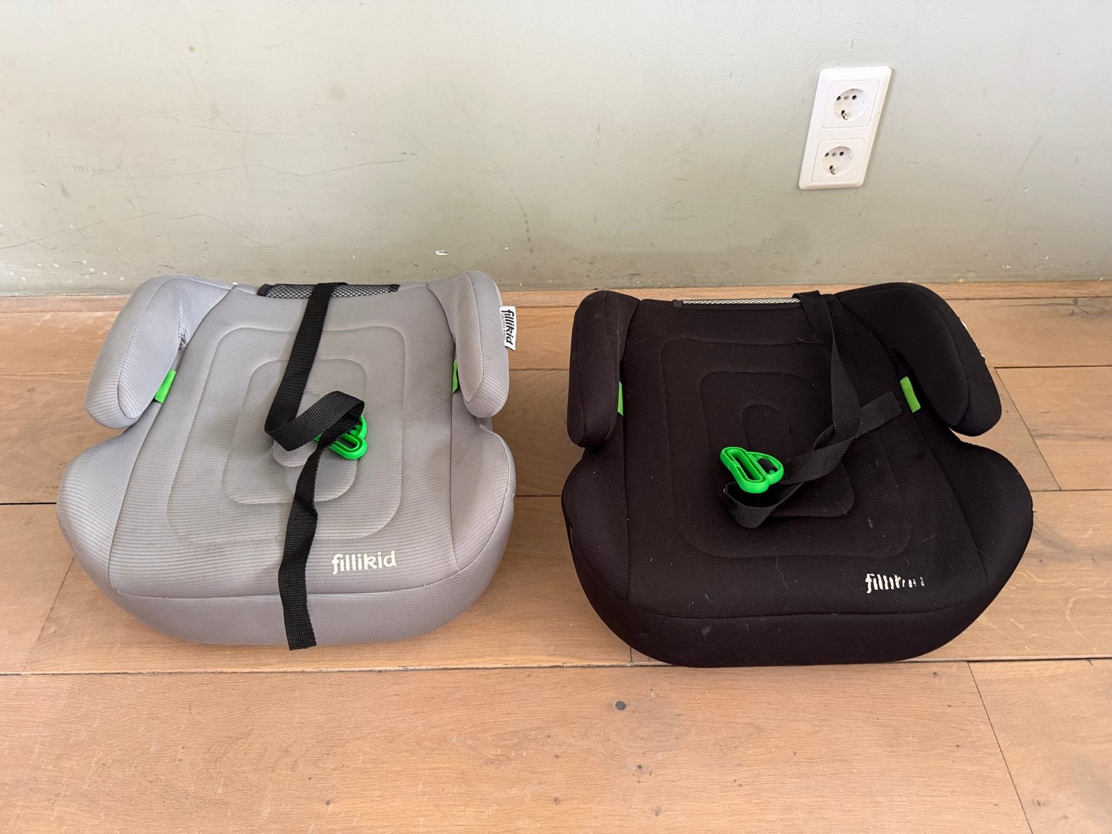 2x Fillikid Zitverhoger met Isofix - Zwart & Grijs, Gebruikt, 15 t/m 36 kg, Isofix, Ophalen