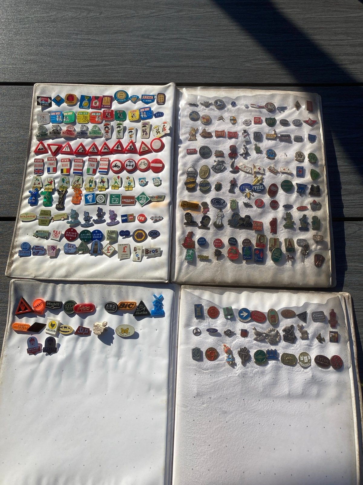 Meer dan 300 vintage speldjes van diverse merken, Verzamelen, Ophalen of Verzenden, Gebruikt