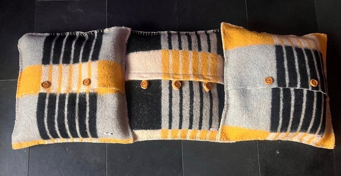 Set van 3 wollen sierkussens - Geel, grijs, zwart gestreept, Overige merken, Meerkleurig, Ophalen of Verzenden, Zo goed als nieuw