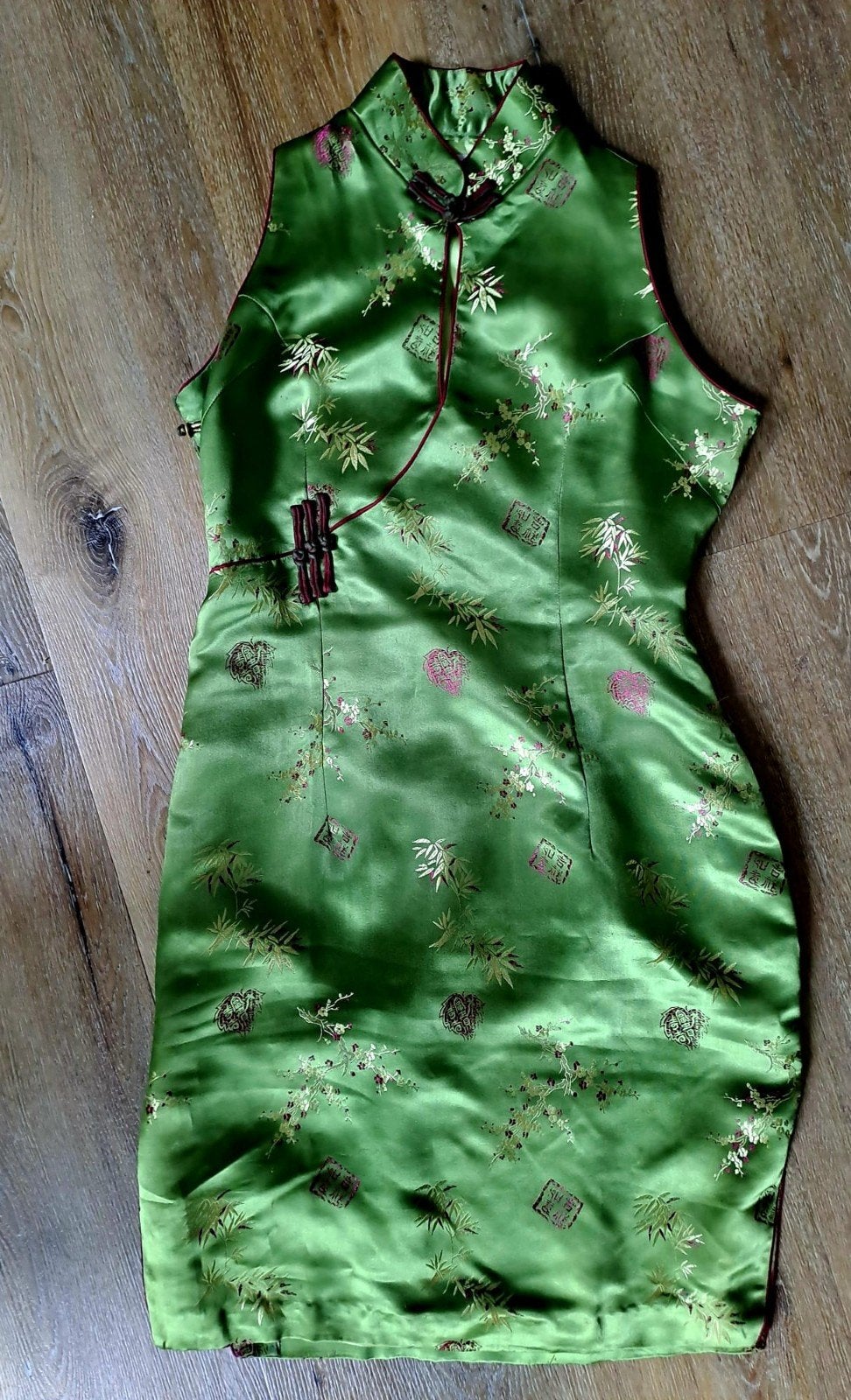 Groene Chinese jurk met bloemenprint - Maat 44, Maat 42/44 (L), Ophalen of Verzenden, Zo goed als nieuw, Knielengte