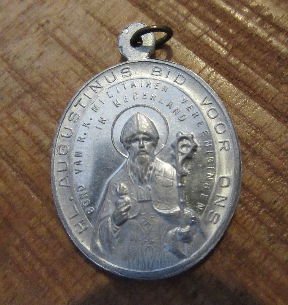 religieuze medaille (R.K.) militaire bond Augustinus, Verzamelen, Verzenden, Zo goed als nieuw, Sieraad, Christendom | Katholiek