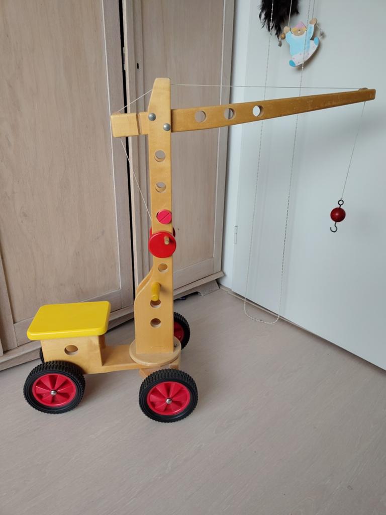 Houten loopkraan met zitje, Ophalen of Verzenden, Gebruikt, Rij- of Hobbelspeelgoed
