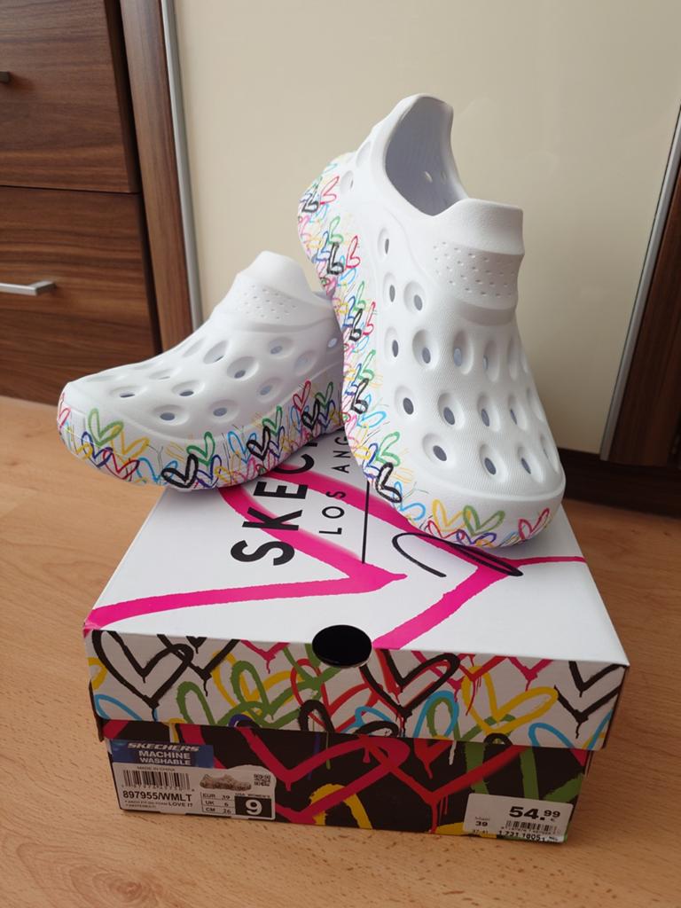 Geinige Skechers instappers, maat 39., Kleding | Dames, Schoenen, Zo goed als nieuw, Instappers, Wit, Ophalen of Verzenden