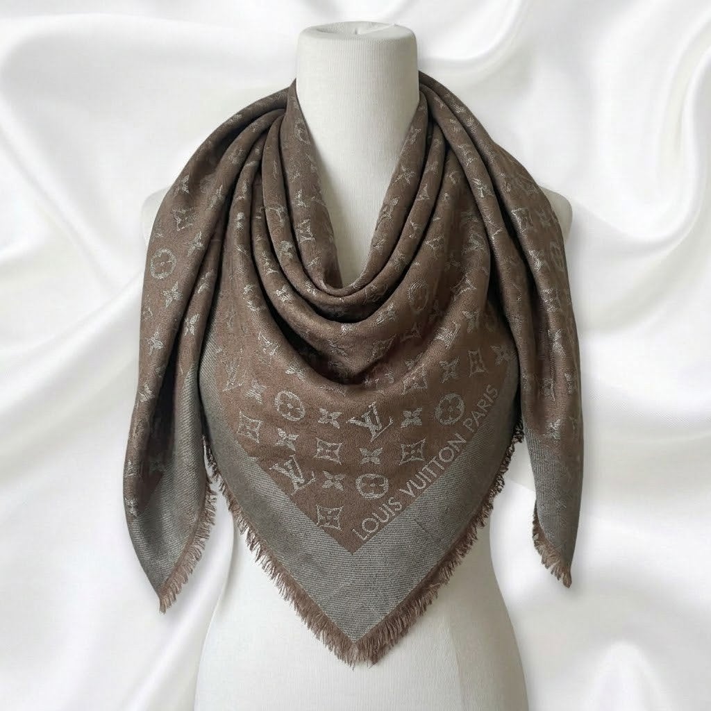 Louis Vuitton Monogram Shawl Bruin,140cm, Verzenden, Maat 46/48 (XL) of groter, Louis Vuitton, Zo goed als nieuw