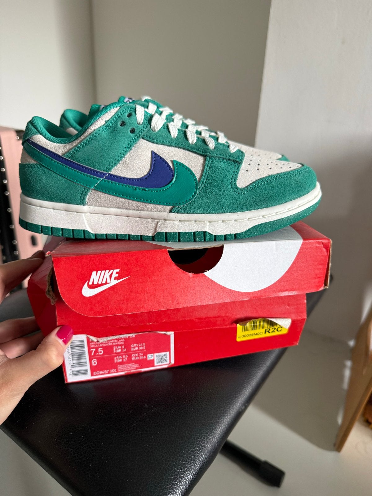 Nike Dunk Low 'Green Suede' - Maat 38.5, Ophalen of Verzenden, Nieuw, Groen, Sneakers of Gympen