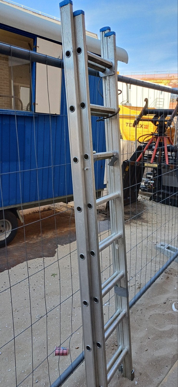 Uitschuifbare ladder 2.75m - 4.50m, max 150kg, Doe-het-zelf en Verbouw, Ladders en Trappen, Ophalen, Gebruikt