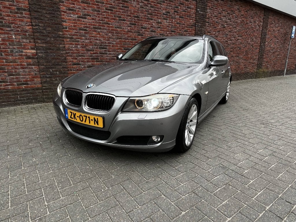 BMW 3-Serie 2.0 318 I Touring 2011 Grijs, Euro 5, Achterwielaandrijving, Handgeschakeld, Particulier