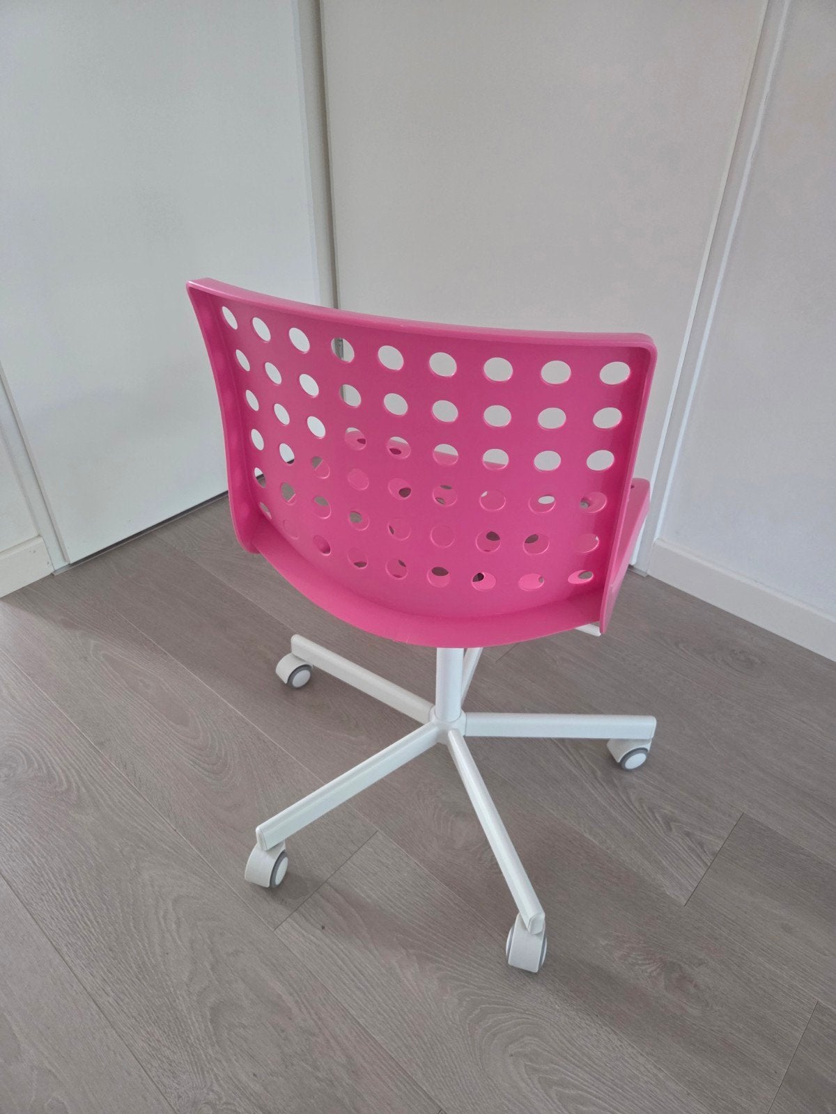 Roze in hoogte verstelbare bureaustoel op wieltjes, Ophalen, Gebruikt, Roze, Bureaustoel