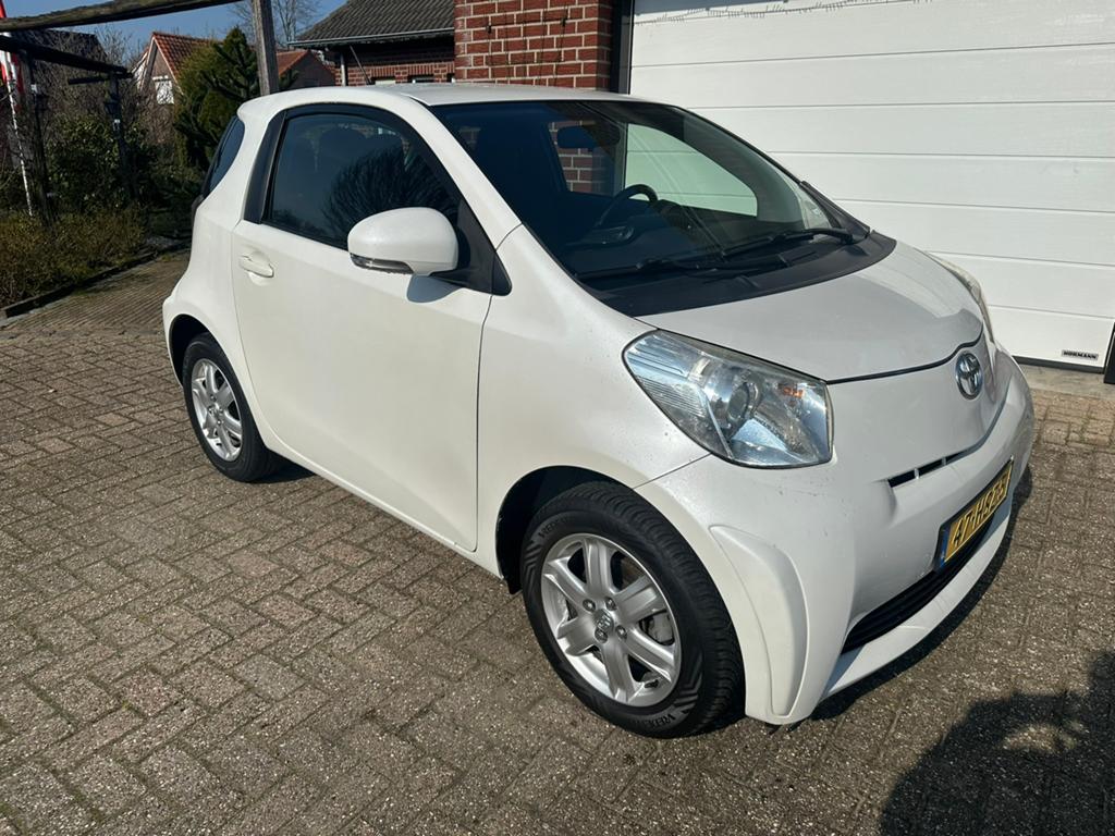 NETTE EN ZUINIGE TOYOTA IQ 1.0 Comfort parelmoer wit airco, Auto's, Toyota, 4 stoelen, Origineel Nederlands, Handgeschakeld, 3 cilinders