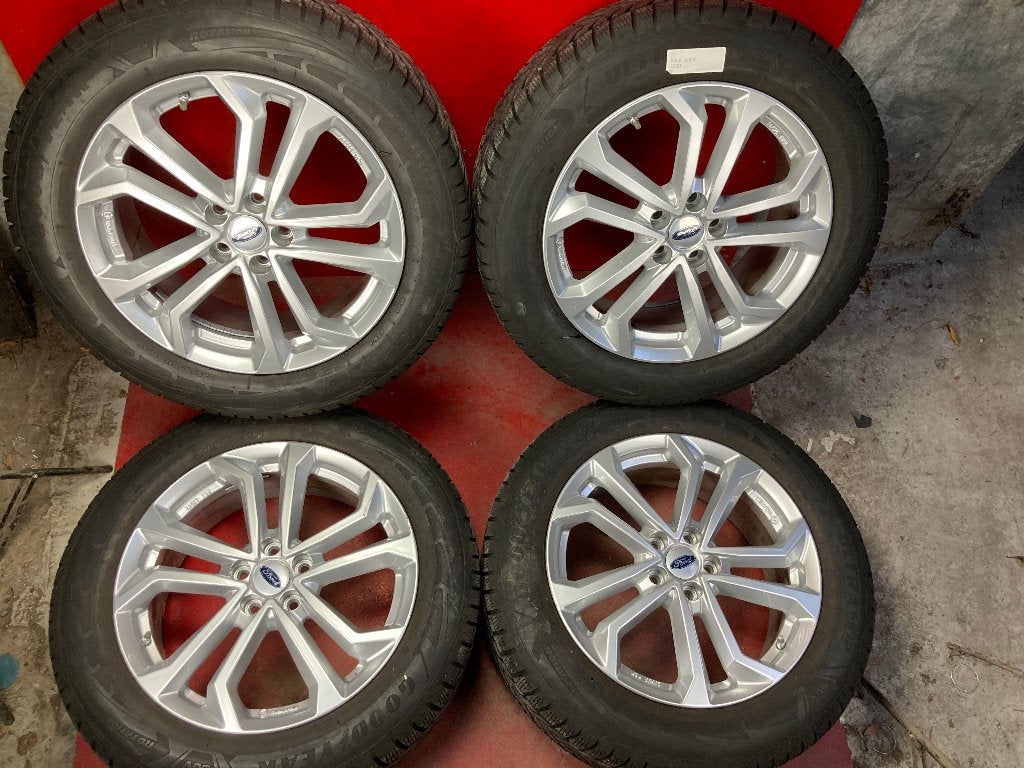 Winterbanden Ford Kuga 225/60R18 Goodyear, Auto-onderdelen, 18 inch, Gebruikt, ., Banden en Velgen