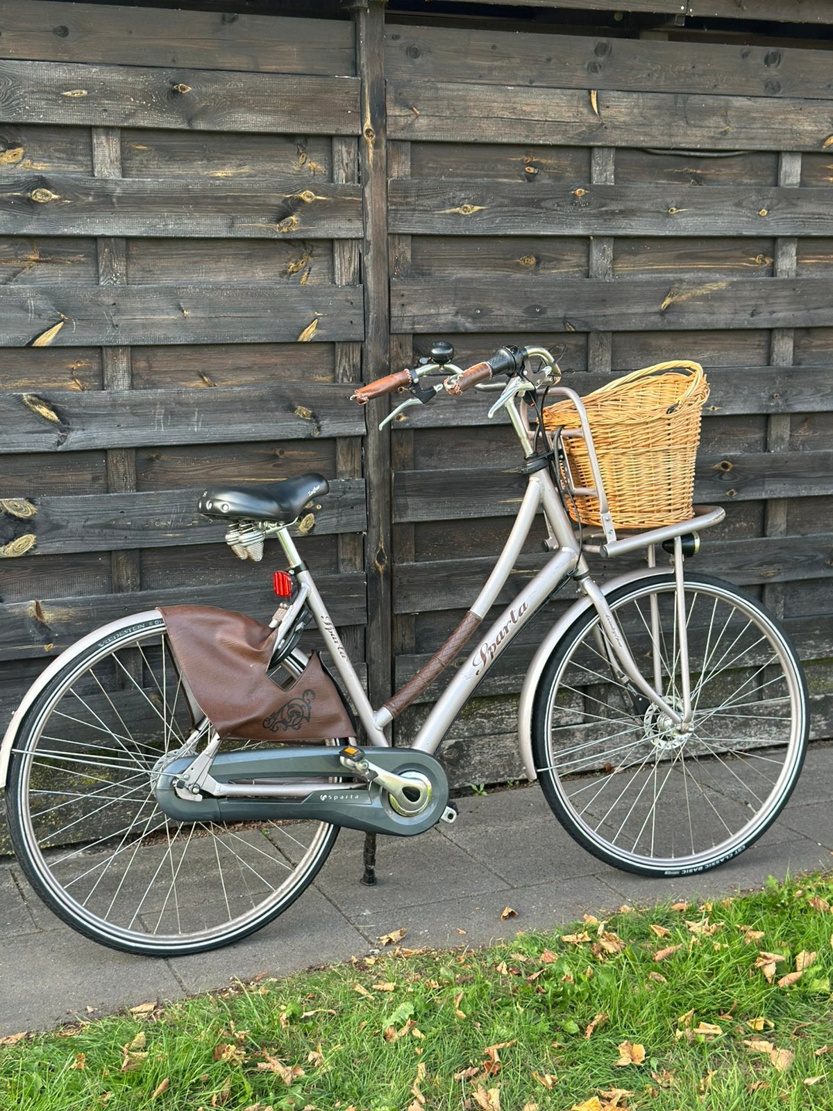 Damesfiets sparta met mand, Ophalen, Gebruikt, Sparta
