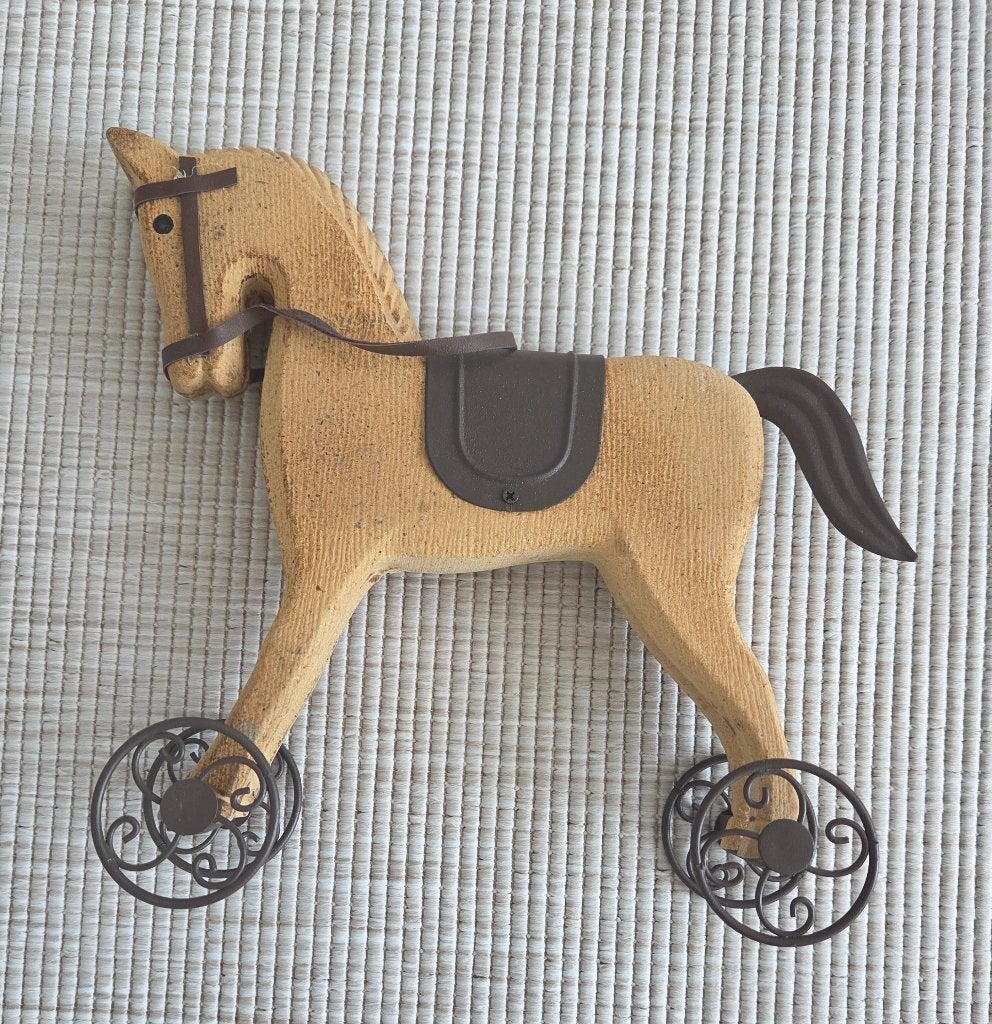 Decoratie hobbelpaard, Ophalen