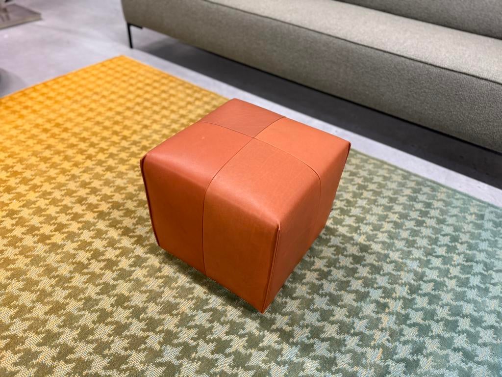 Nieuw Eyye Kub 42 Poef Cera Cognac leer Design Hocker, Huis en Inrichting, Banken | Voetenbanken en Poefen, Minder dan 50 cm, Vierkant