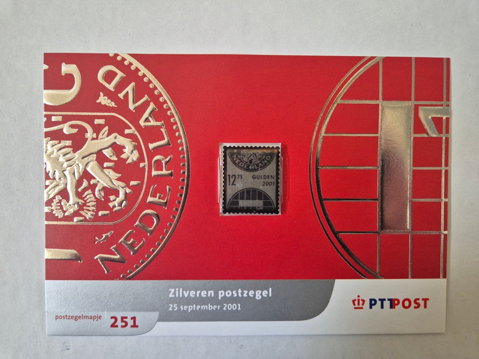 Zilveren zegel van 12,75 gulden, uit 2001, Ophalen of Verzenden, Na 1940, Postfris