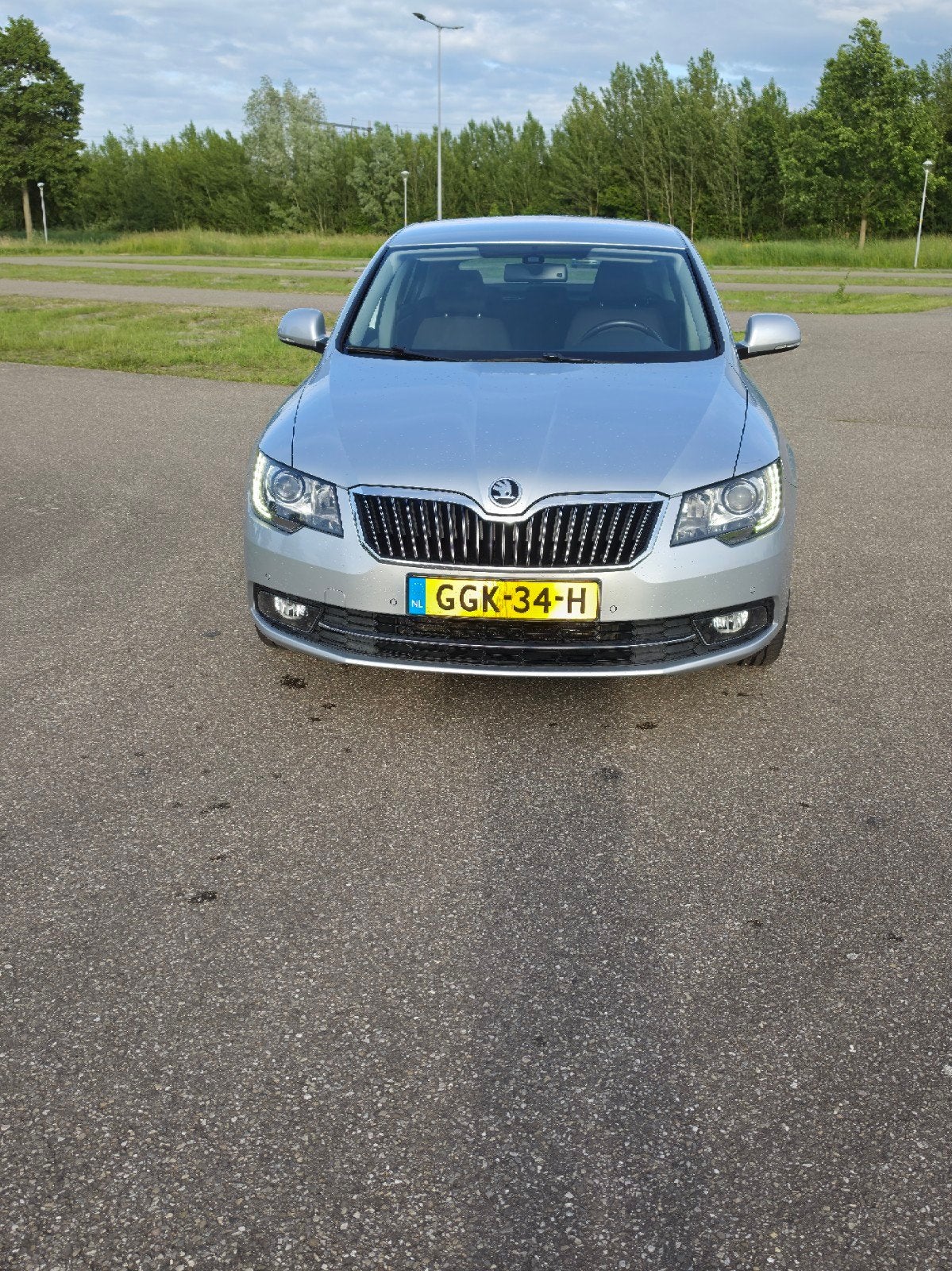 Skoda Superb 1.8 TSI 160pk Dsg-7 2015 Grijs, 1408 kg, 4 cilinders, 160 pk, Particulier