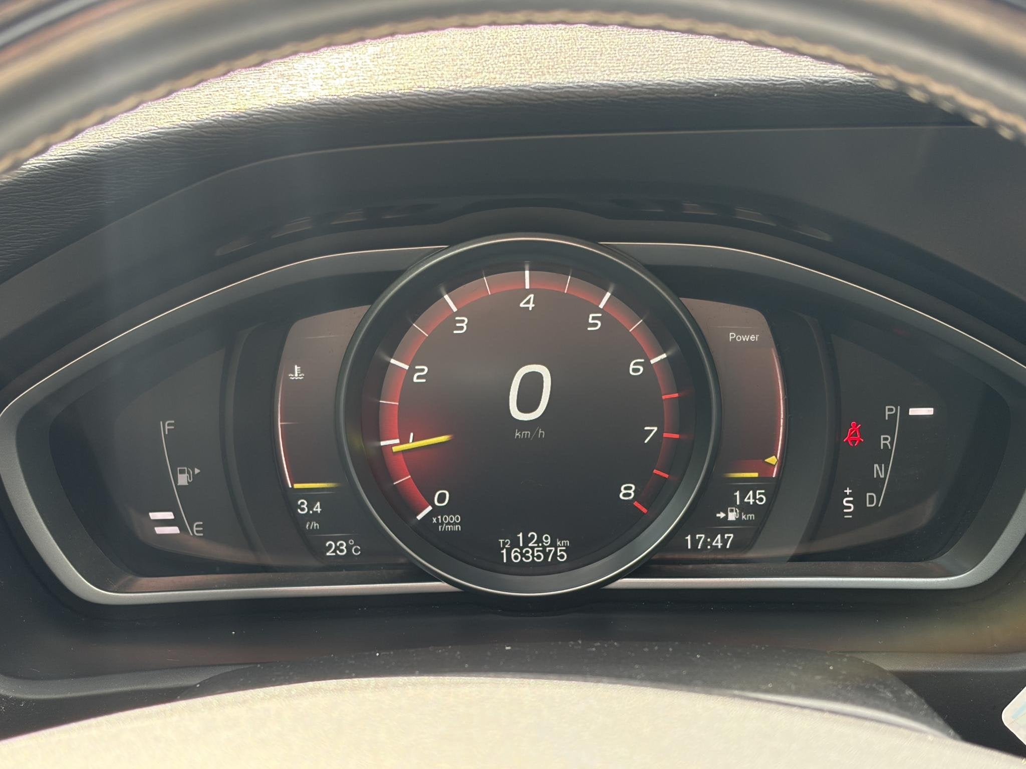 Volvo V40 2.0 T4 Business Sport / Binnenkort-Beschikbaar! /, Gebruikt, Euro 6, Zwart, 1342 kg