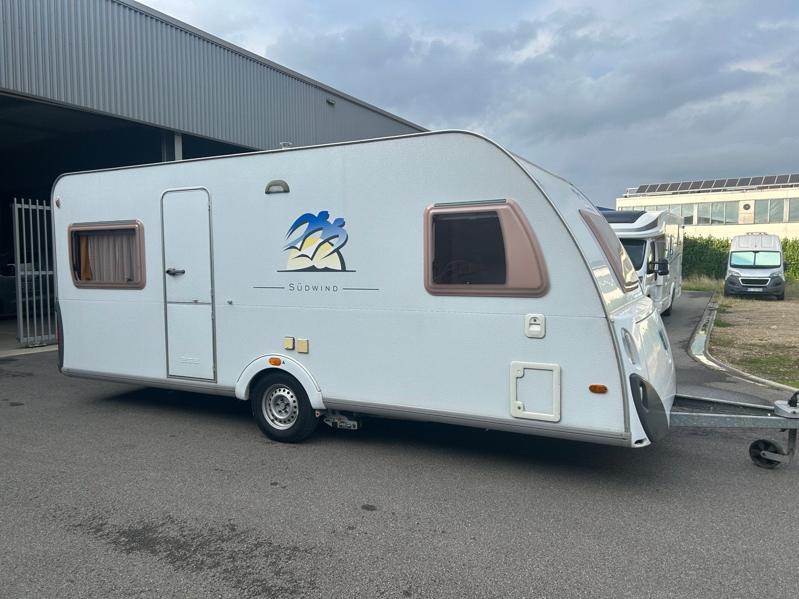 Mooie Knaus Südwind 500 - Mover & Voorent, Rondzit, Frans bed, Bedrijf, 4 tot 5 meter