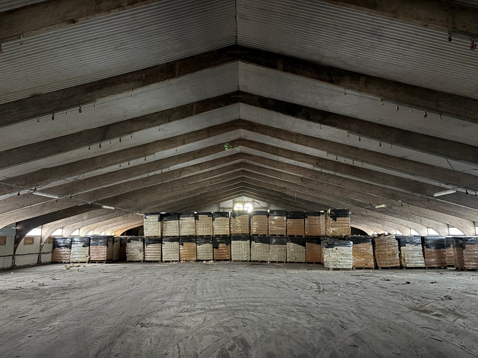 Houten spanten - 44 stuks - 26m breed, Ophalen