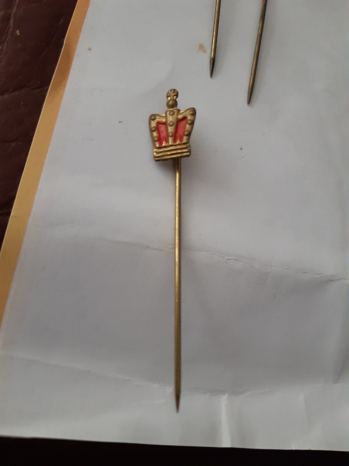 2 Kleine speldjes Groot Brittannië en Kroon, Ophalen of Verzenden, Nieuw, Stad of Land, Speldje of Pin
