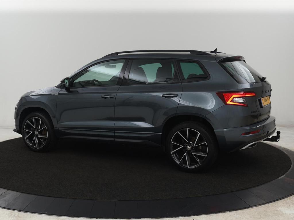 Skoda Karoq 1.5 TSI Sportline | Trekhaak | Stoelverwarming |, Auto's, Stof, 4 cilinders, 19 km/l, SUV of Terreinwagen