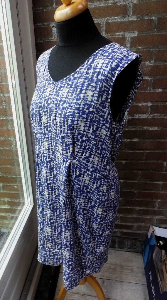 Blauw wit viscose Rules by Mary jurkje maat L, Maat 42/44 (L), Knielengte, Gedragen, Rules by Mary