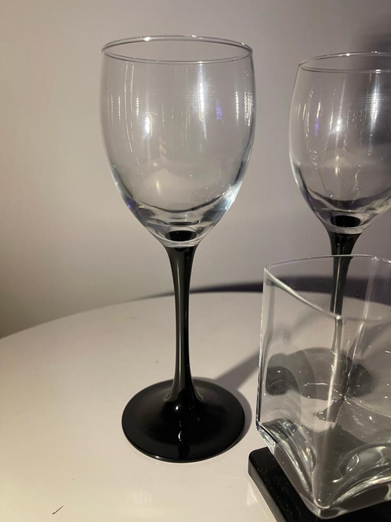 Wijnglazen met zwarte poot Amaretto di Saronno, Ophalen of Verzenden, Nieuw, Overige typen