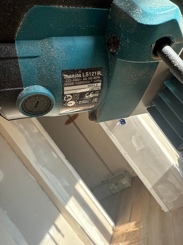 Makita LS1219L Afkortzaag - Krachtig en Nauwkeurig, Ophalen, 70 mm of meer, Zo goed als nieuw, Afkortzaag