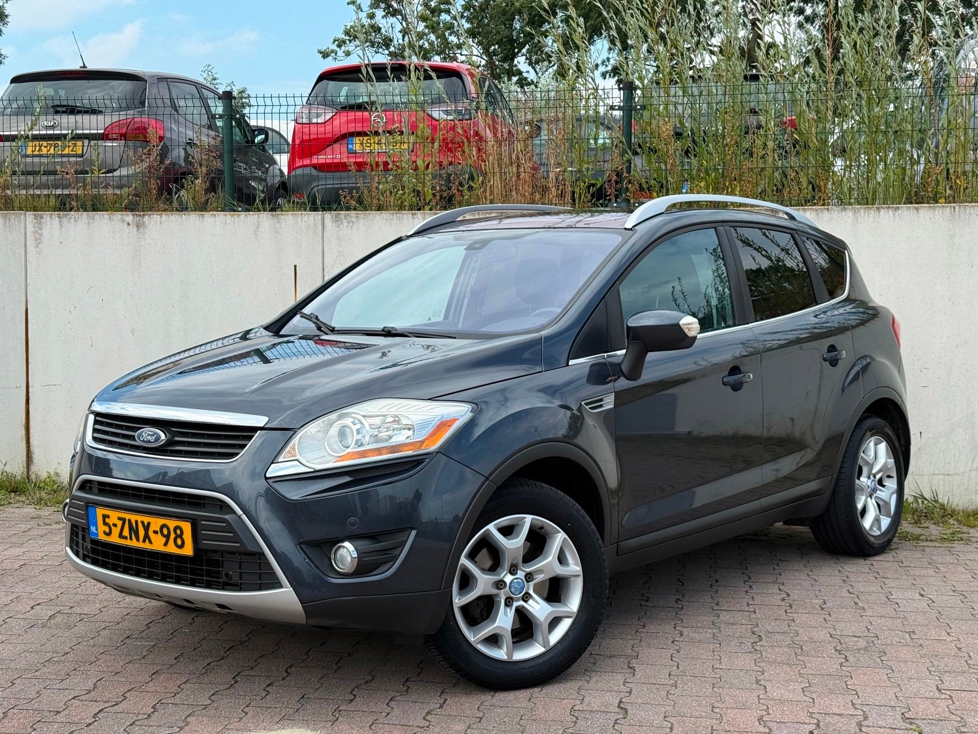 Ford Kuga 2.5 20V Titanium/LPG/PANO/LEDER/NAVI/PDC V+A/DISTR, Auto's, Ford, Gebruikt, Zwart, Automatische klimaatregeling, 2521 cc