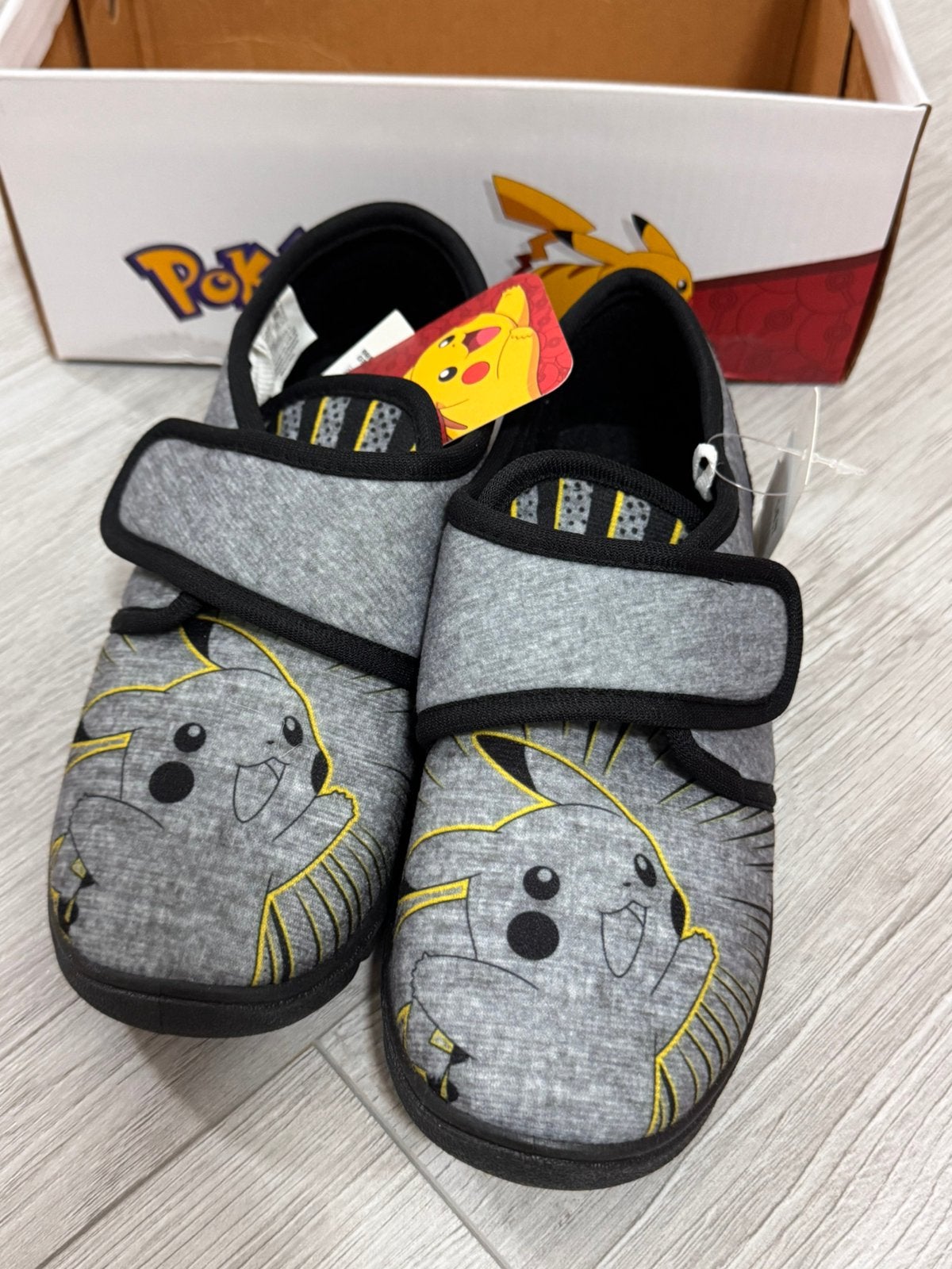 Te koop: Nieuwe jongen sloffen Pikachu ( pokemon ), Ophalen of Verzenden, Zo goed als nieuw, Jongen, Overige typen