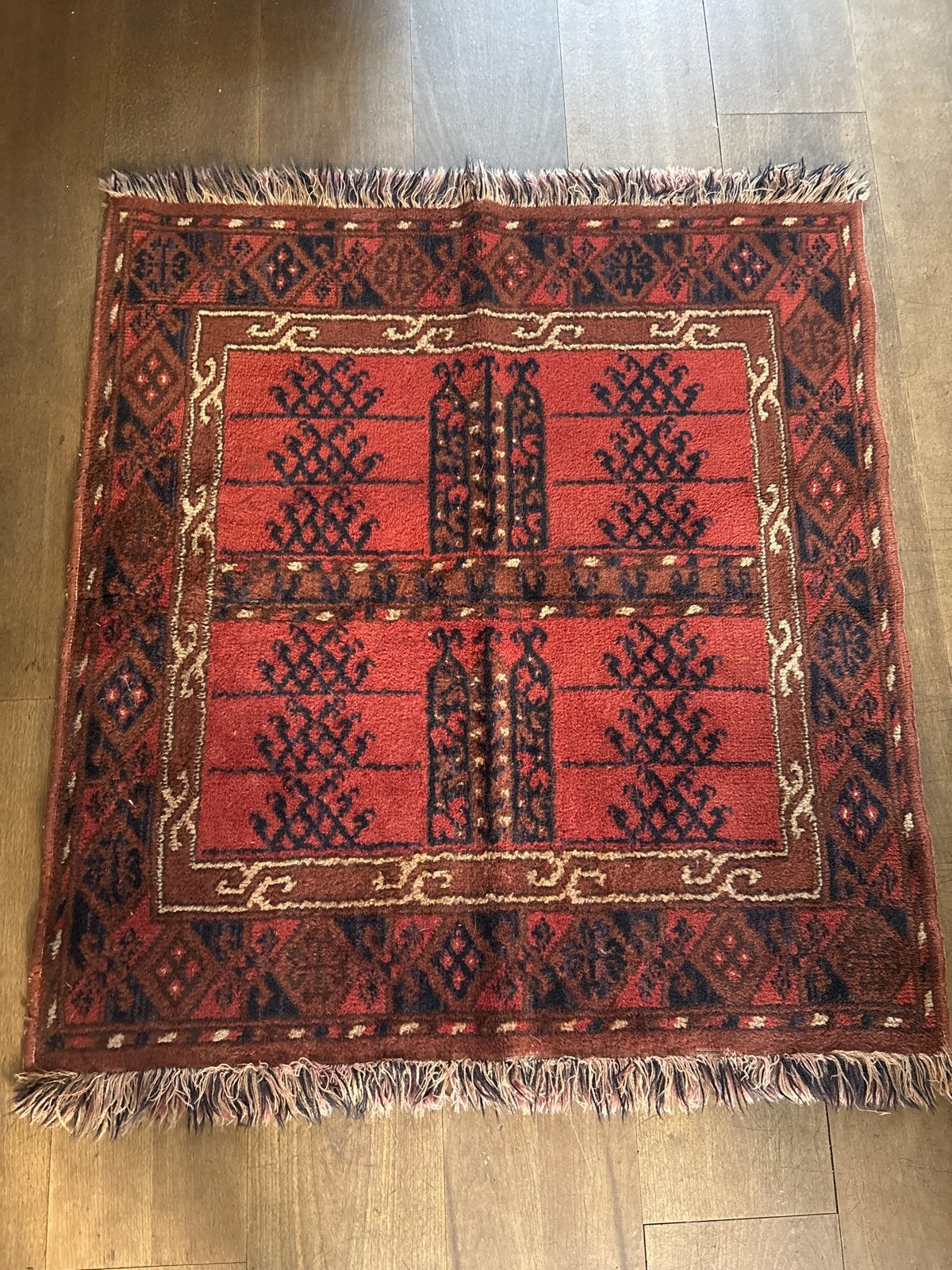 Rood Oosters tapijt met traditioneel patroon, Ophalen, Minder dan 50 cm, Gebruikt, Vierkant