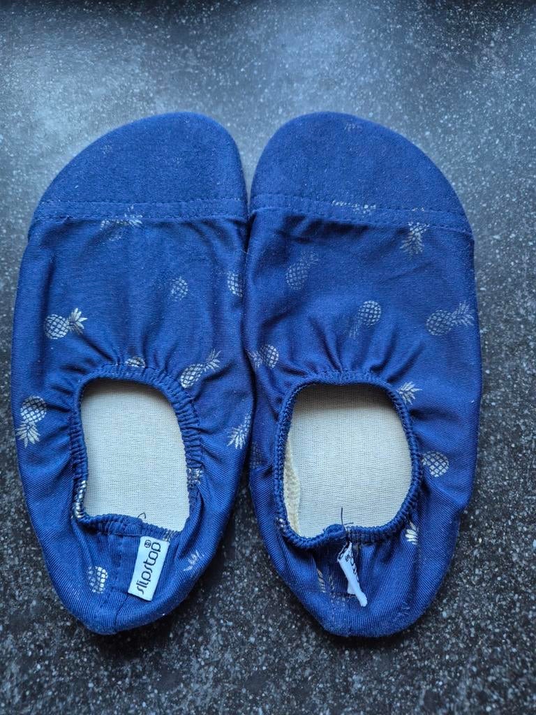 Blauwe waterschoenen met ananasprint slipstop maat 26-29, Kinderen en Baby's, Kinderkleding | Schoenen en Sokken, Ophalen of Verzenden