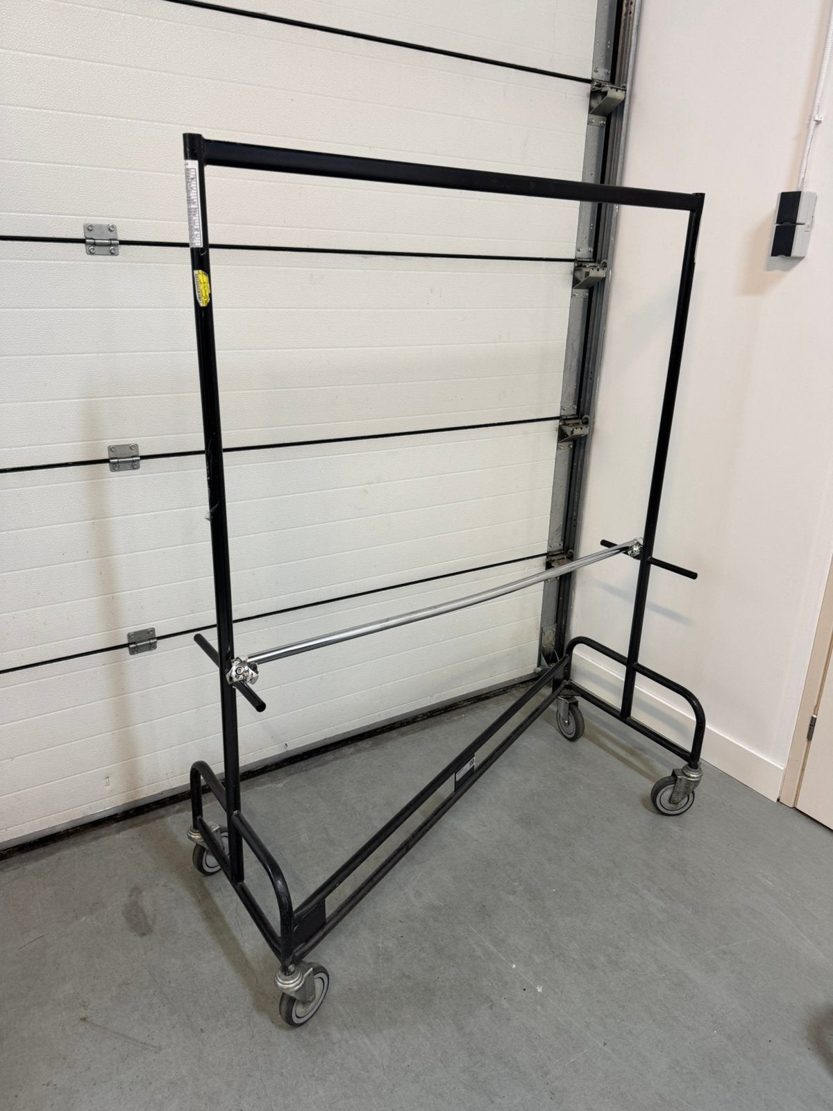 Stevig kledingrek op wieltjes - 168cm hoog, Kleding | Dames, Kledingrekken, Ophalen, Met wielen, Gebruikt