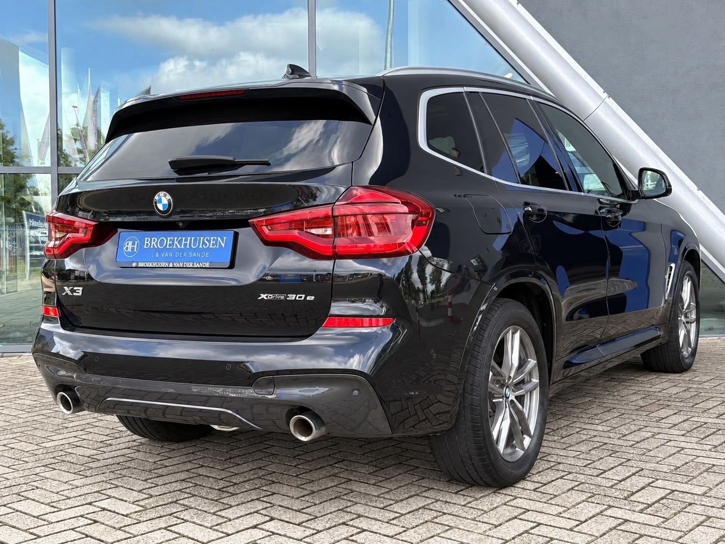 Foto 2 van BMW X3 XDrive30e High Executive M-Sport 293pk Panoramadak /