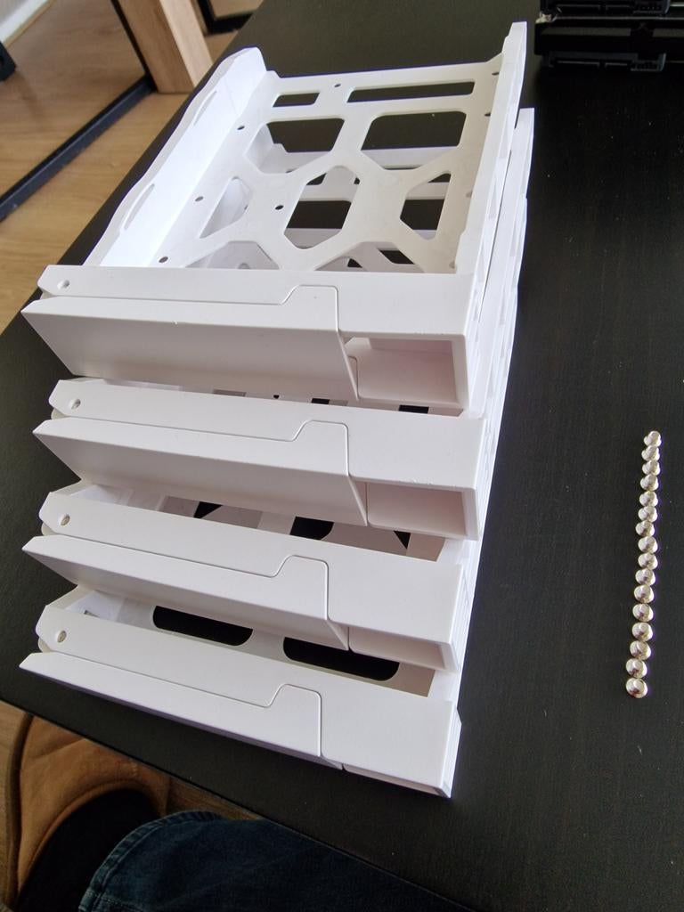 Set van 4 QNAP HDD Trays (Sledes) - SP-X20-TRAY - Incl schro, Ophalen of Verzenden, Zo goed als nieuw