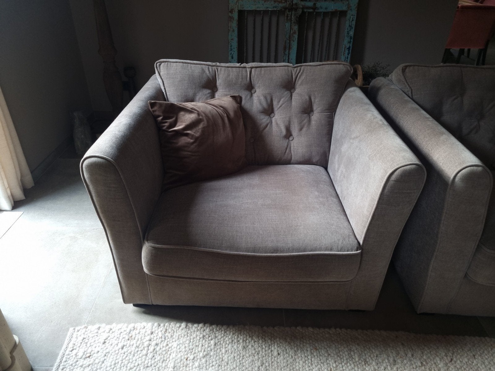 Twee beige Urban Sofa love seats, gebruikt maar goede staat, Ophalen