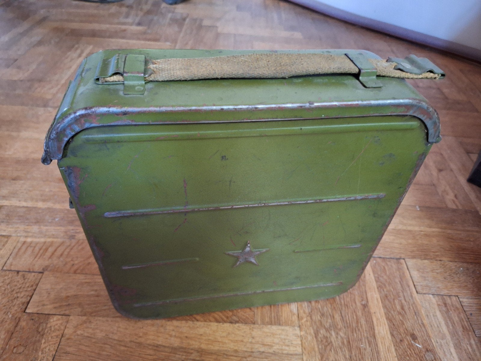 Sovjet russische MG kist met band, Verzamelen, Ophalen of Verzenden, Duitsland, Hulzen of Bodemvondsten