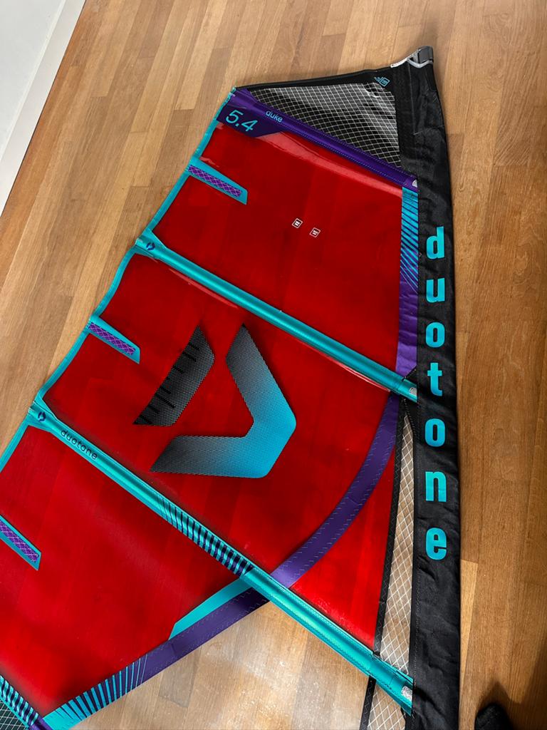 Duotone Duke 5.4 zgan, Watersport en Boten, Windsurfen, Met draagtas, 5 tot 6.5 m², Ophalen of Verzenden, Zo goed als nieuw