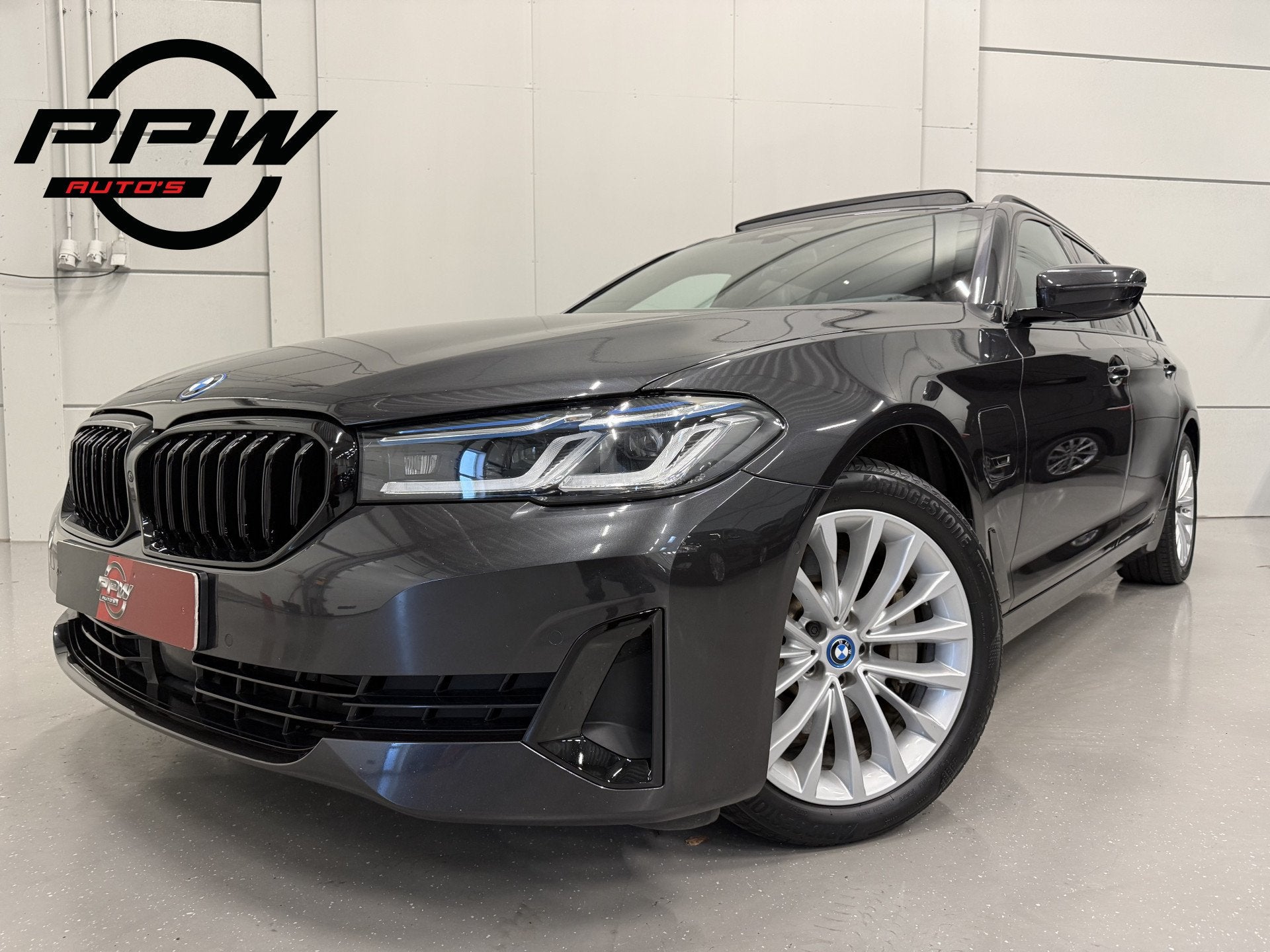 BMW 5 Serie Touring 530e xDrive High exe PANO/TREKHAAK/H&K/L