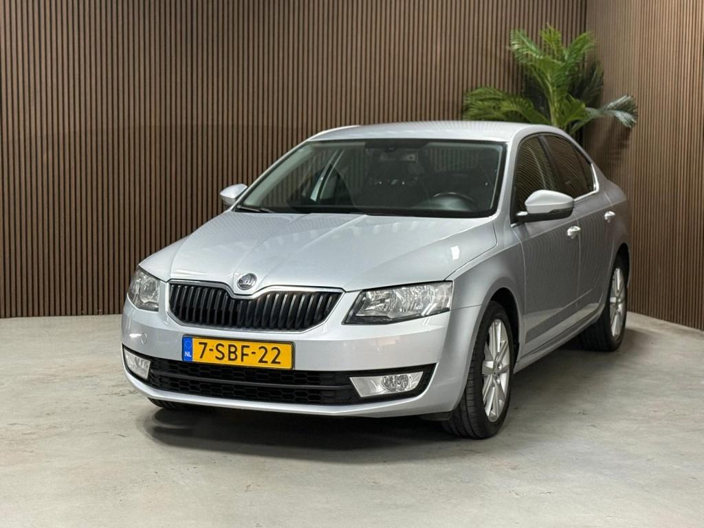 Skoda Octavia 1.2 TSI Grt Amb. Bns Dealer onderhouden, Auto's, Skoda, Voorwielaandrijving, Stof, Gebruikt, 4 cilinders