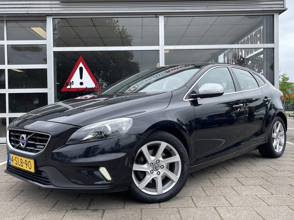 Volvo V40 1.6 T3 R-Design /Volleder/Cruise/Clima/Pano/Camera, Auto's, Volvo, Voorwielaandrijving, Gebruikt, 4 cilinders, Zwart