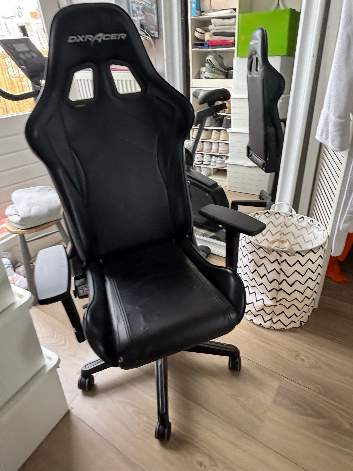 DXRacer Gaming Bureaustoel - Zwart, Inclusief Kussens, Huis en Inrichting, Ophalen, Gebruikt, Zwart, Gaming bureaustoel