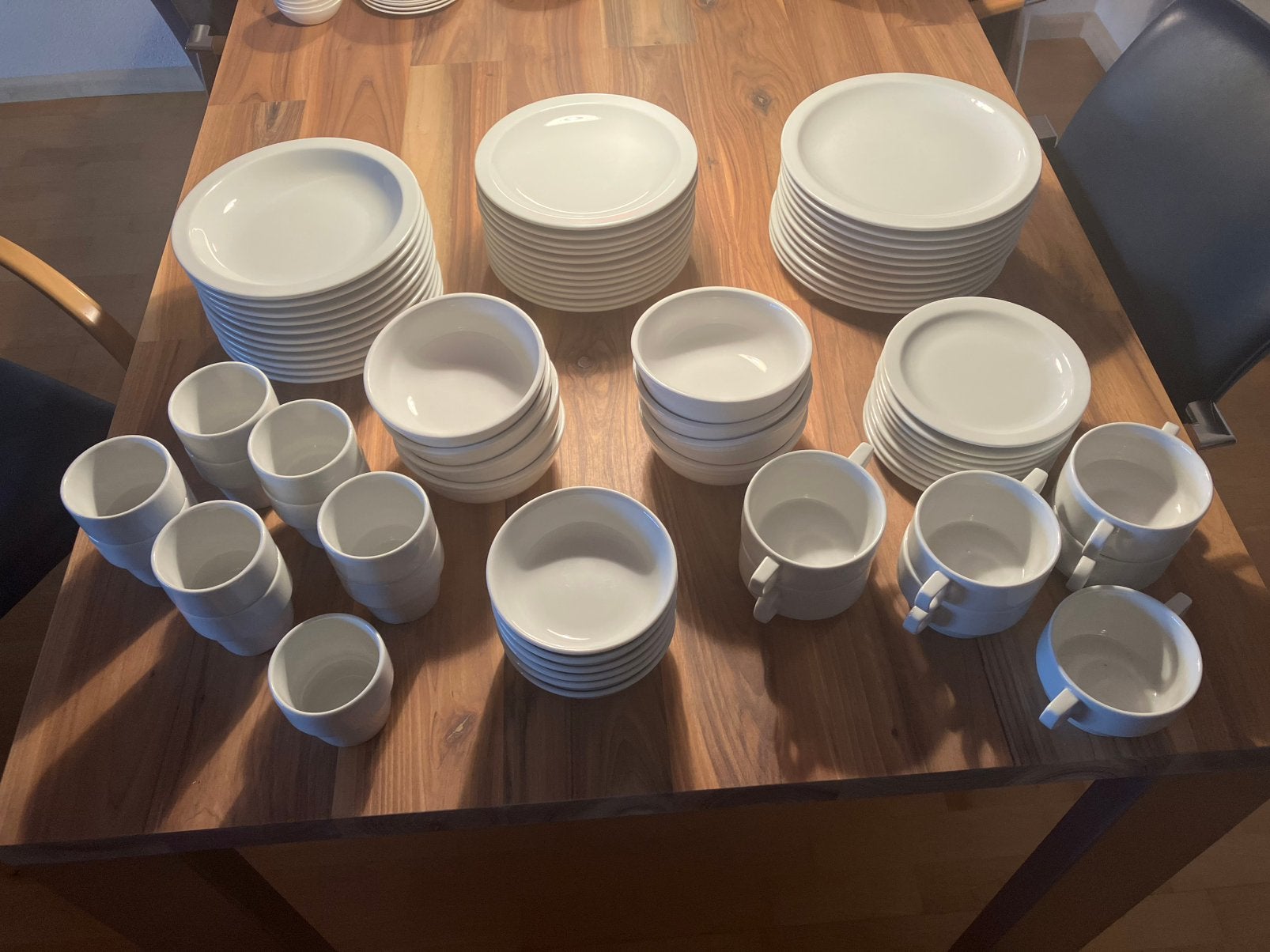 Compleet servies Mosa wit, Ophalen, Zo goed als nieuw, Porselein, Overige stijlen