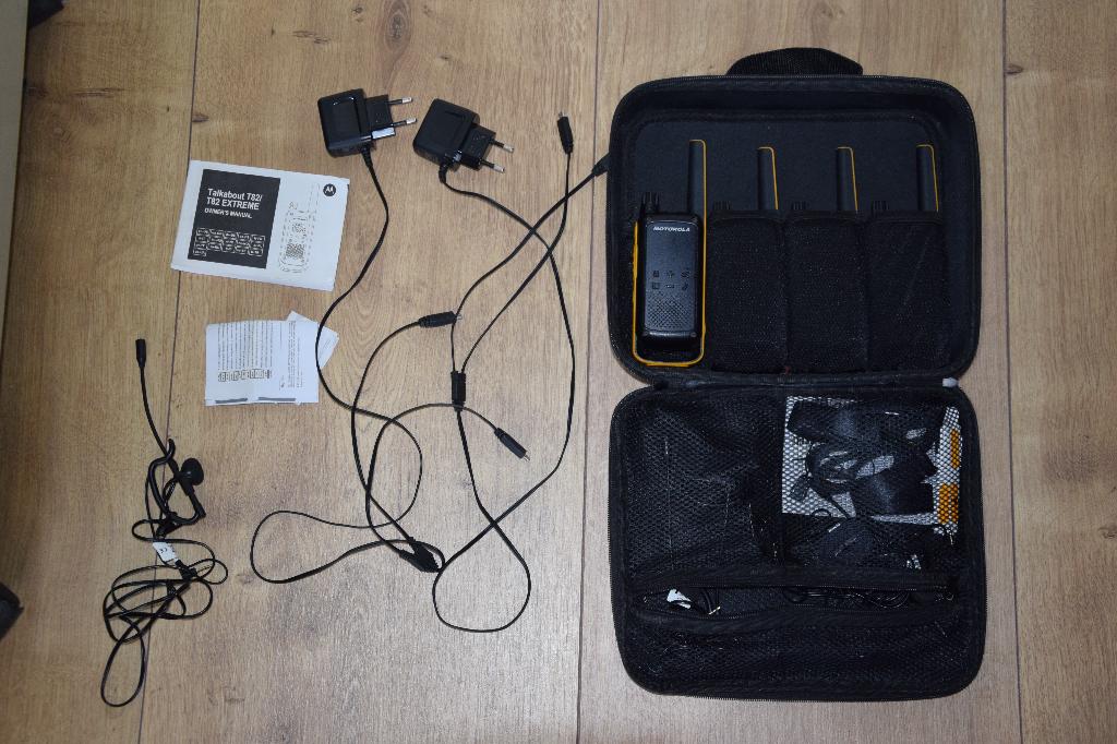 4 Motorola portofoons, Gebruikt, Met broekklem, 5 tot 15 km, Ophalen of Verzenden